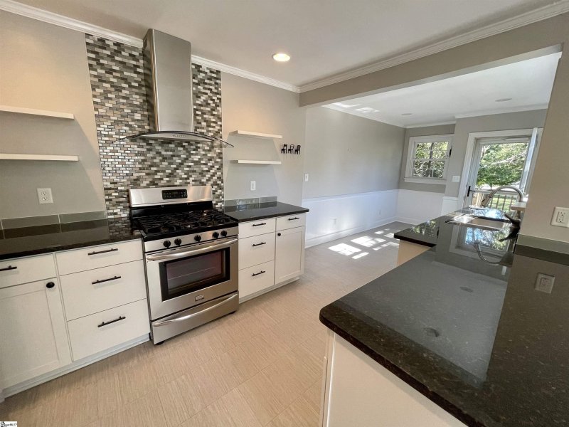 Property image 4 at 26 Simmons Avenue, Greenville, SC 29607