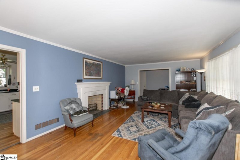 Property image 2 at 700 Confederate Circle, Taylors, SC 29687