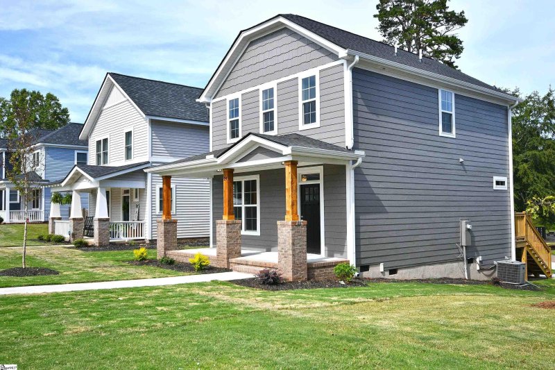 Property image 2 at 24 Arrington Avenue, Greenville, SC 29617