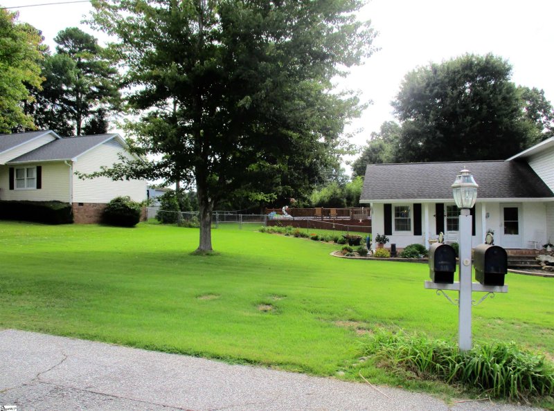 Property image 2 at 318 Woodfield Drive, Easley, SC 29642