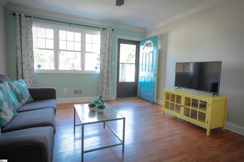 Property image 2 at 2 Thornwood Drive, Taylors, SC 29687