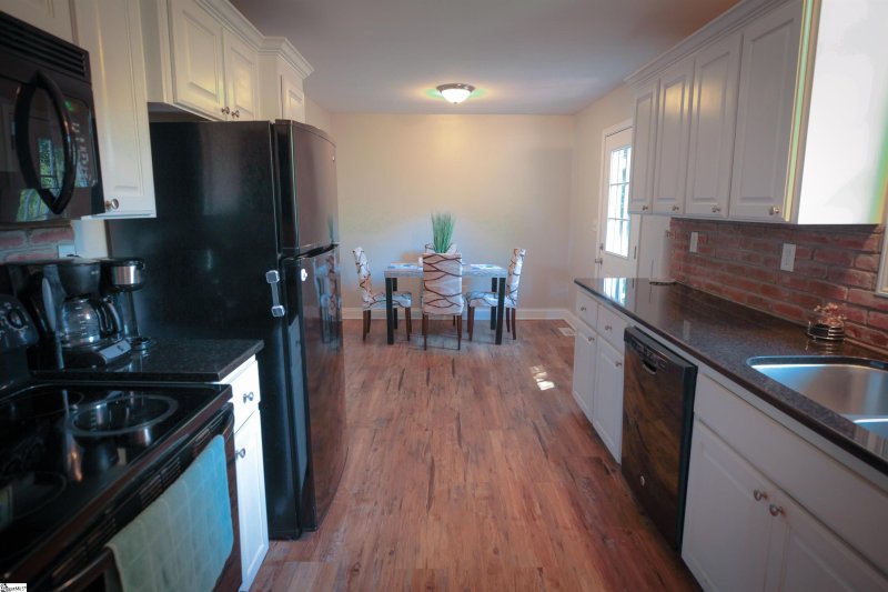 Property image 5 at 2 Thornwood Drive, Taylors, SC 29687