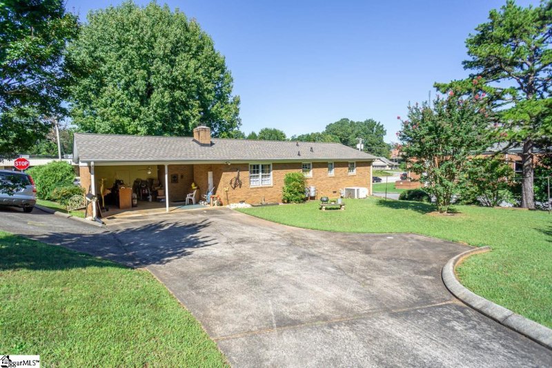 Property image 2 at 607 S Pendleton Street, Easley, SC 29640