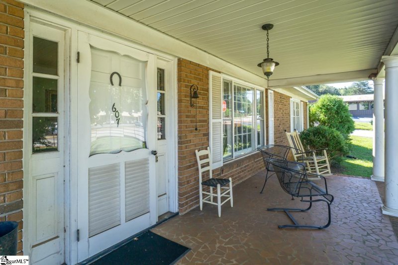 Property image 3 at 607 S Pendleton Street, Easley, SC 29640