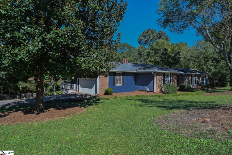 Property image 2 at 208 Johnson Road, Greer, SC 29651