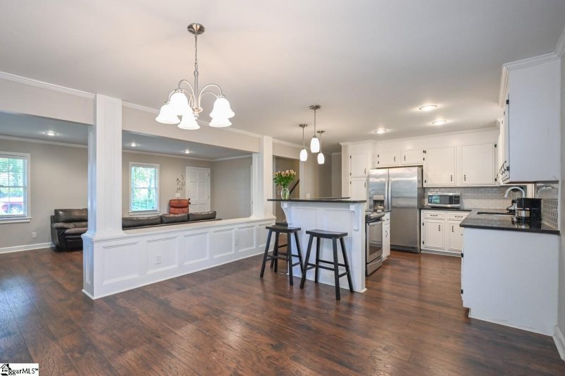 Property image 3 at 6 Dronfield Drive, Greenville, SC 29609