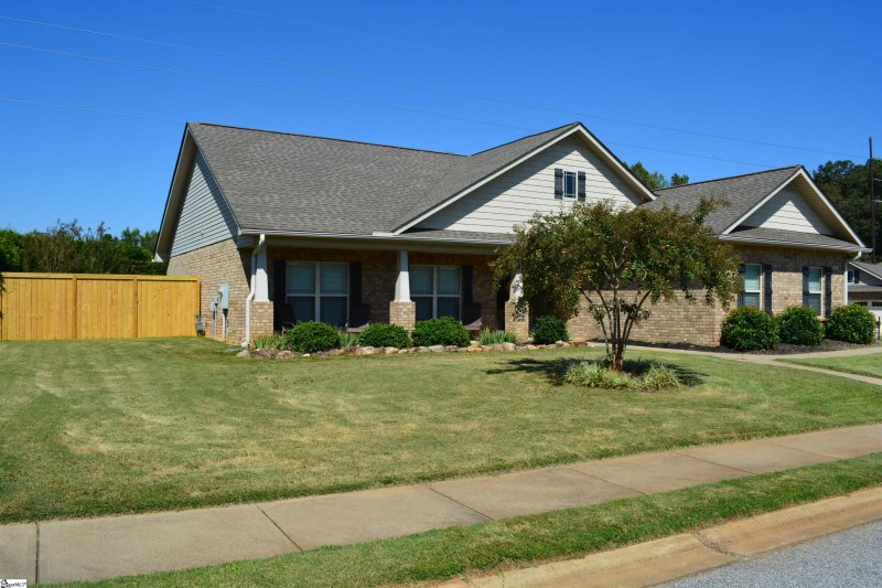 Property image 2 at 2 Sampit Drive, Simpsonville, SC 29681