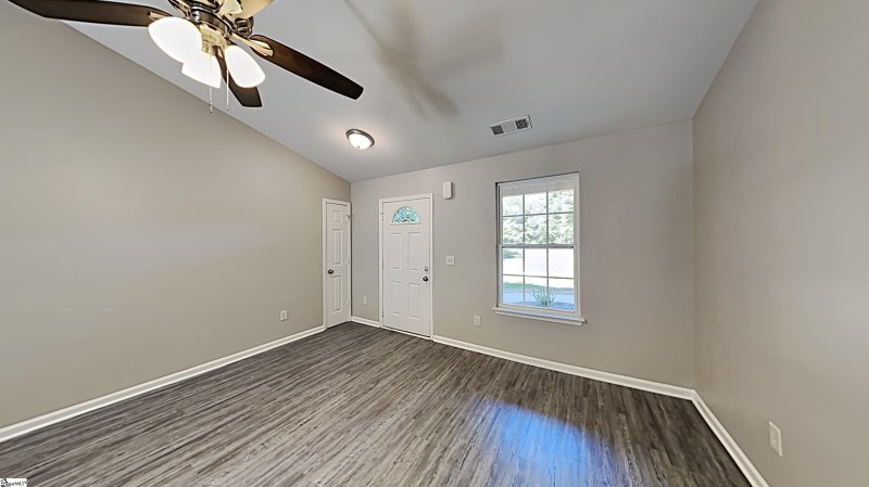 Property image 2 at 2 Lakeside Drive, Taylors, SC 29687