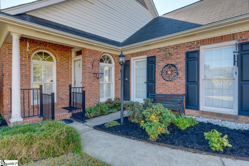 Property image 2 at 10 Greenview Drive, Greenville, SC 29609-1968