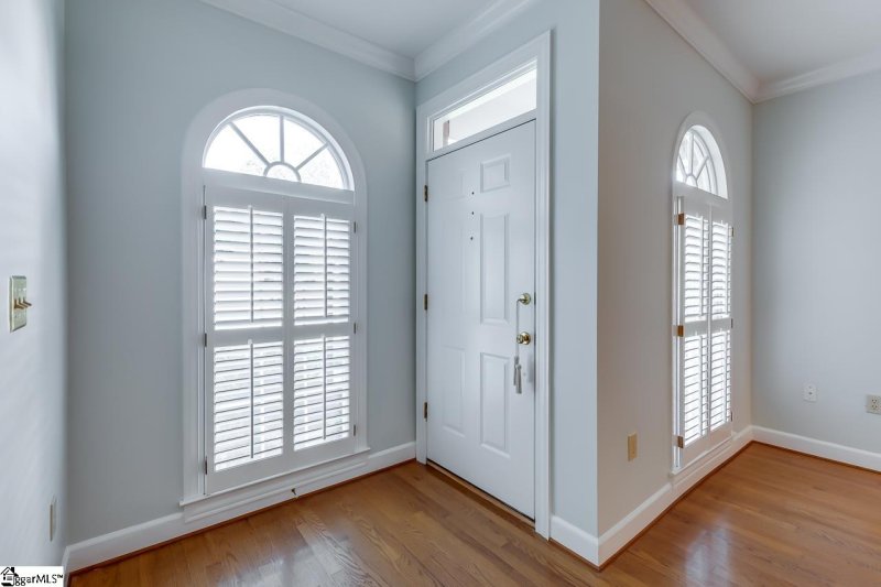 Property image 3 at 10 Greenview Drive, Greenville, SC 29609-1968