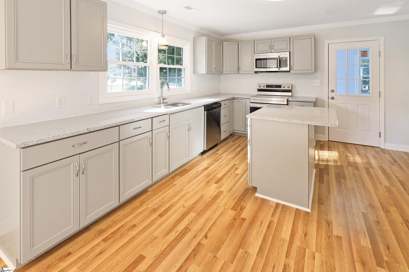 Property image 2 at 305 N Orchard Drive, Taylors, SC 29687