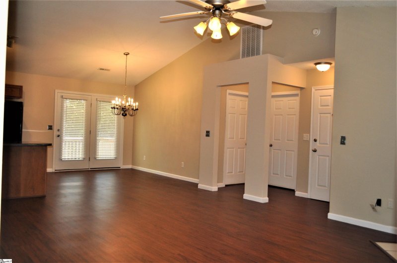 Property image 5 at 814 Somerset Place, Spartanburg, SC 29301