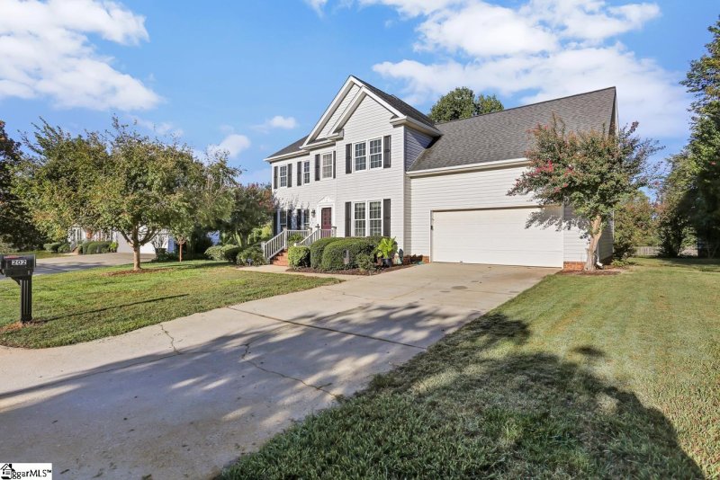 Property image 2 at 202 Chariot Lane, Simpsonville, SC 29681