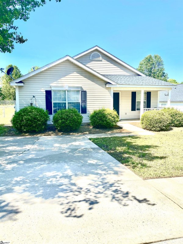 Property image 2 at 320 Hampton Ridge Drive, Greer, SC 29651