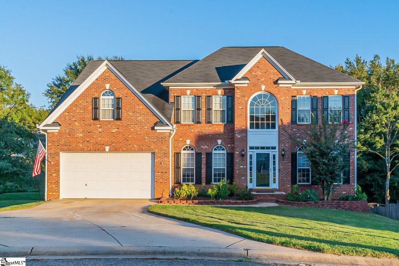 16 Suffolk Downs Way