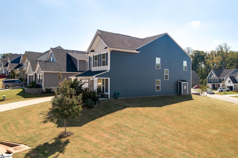 Property image 3 at 223 Limberlock Way, Simpsonville, SC 29681