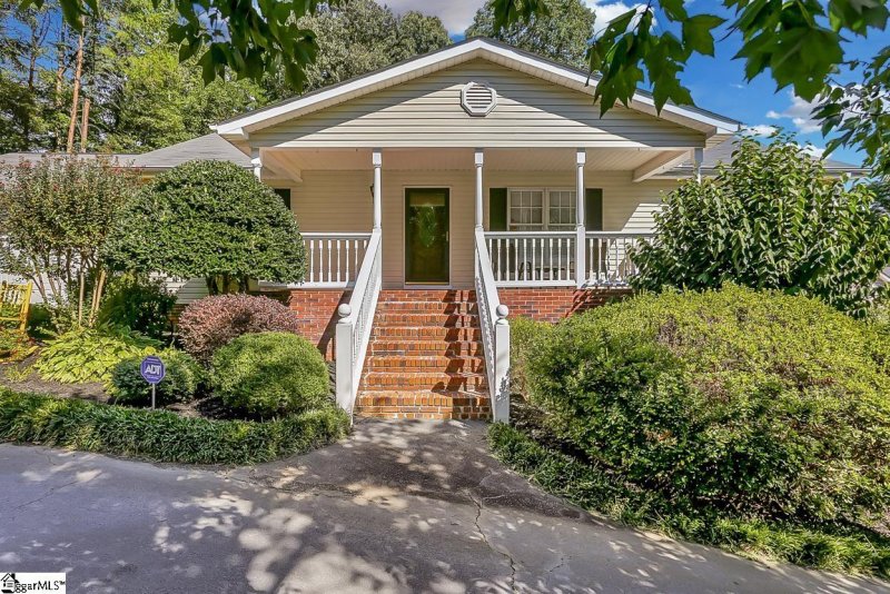 Property image 4 at 111 Sheffield Road, Greer, SC 29651