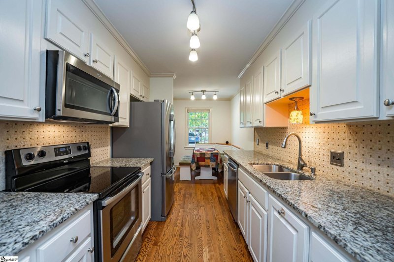 Property image 3 at 102 McDaniel Greene, Greenville, SC 29601