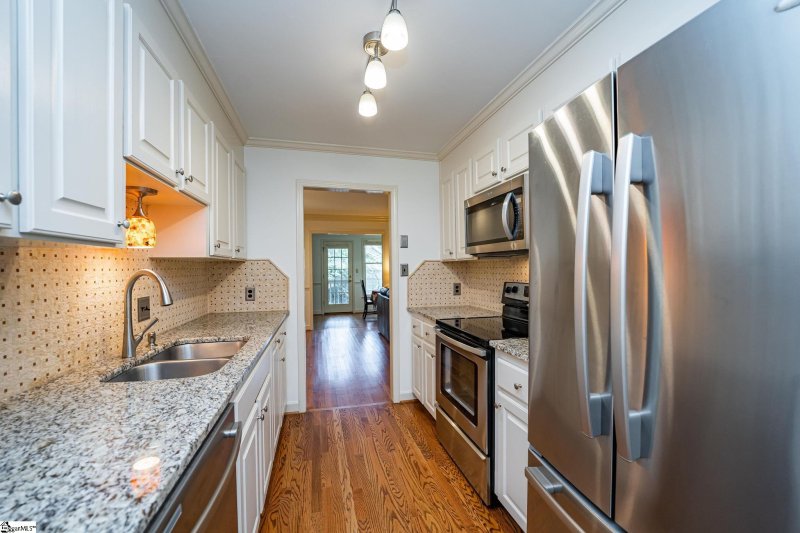 Property image 4 at 102 McDaniel Greene, Greenville, SC 29601