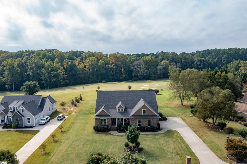 Property image 2 at 330 Royal Burgess Drive, Campobello, SC 29322