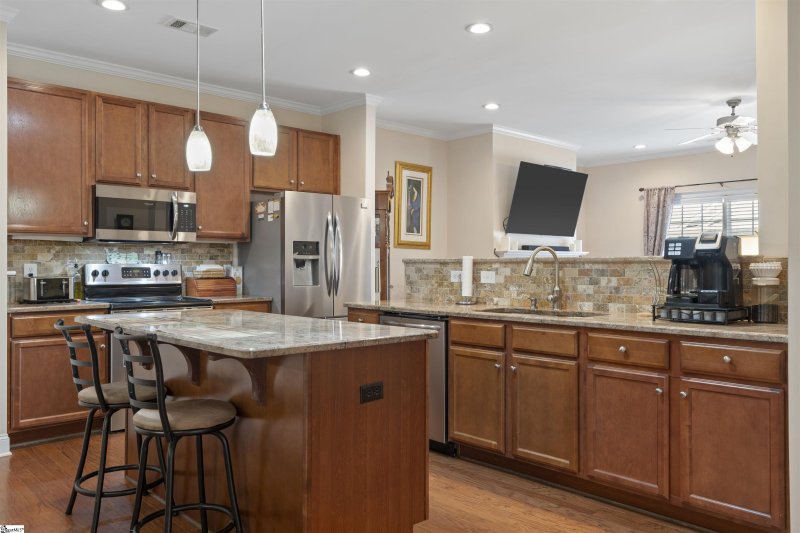 Property image 3 at 216 Louisville Drive, Greenville, SC 29607