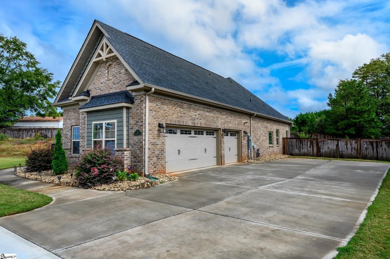 Property image 3 at 321 Crestgate Way, Easley, SC 29642