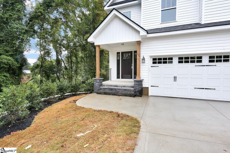 Property image 2 at 10 Squirrel Hollow Court, Greer, SC 29651