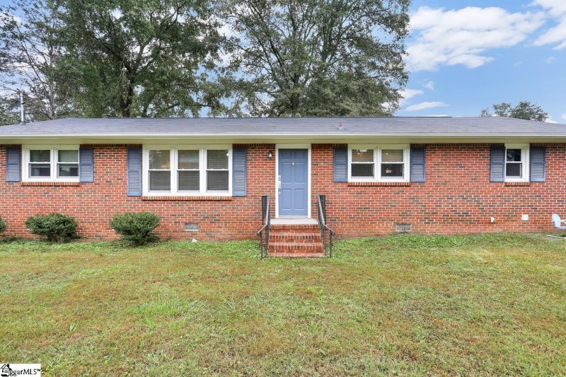 Property image 3 at 119 Iris Drive, Easley, SC 29642-2223