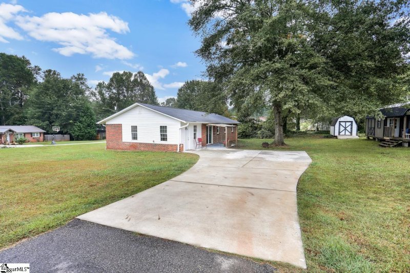 Property image 4 at 119 Iris Drive, Easley, SC 29642-2223