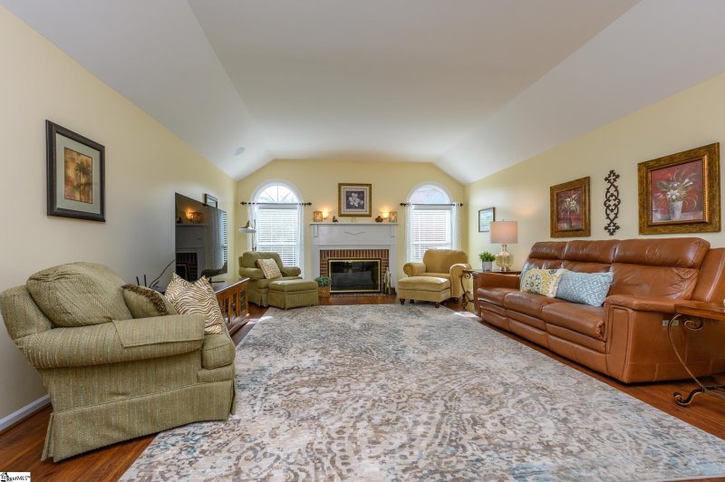 Property image 4 at 307 Ledgewood Way, Greenville, SC 29609