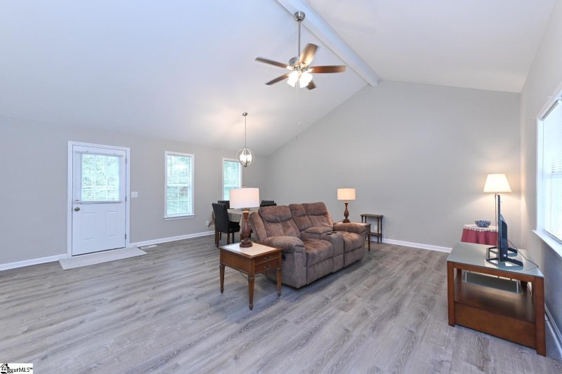 Property image 5 at 400 High Valley Boulevard, Greenville, SC 29605