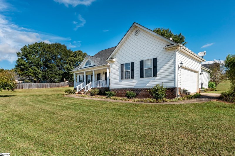 Property image 2 at 100 Ferret Drive, Taylors, SC 29687