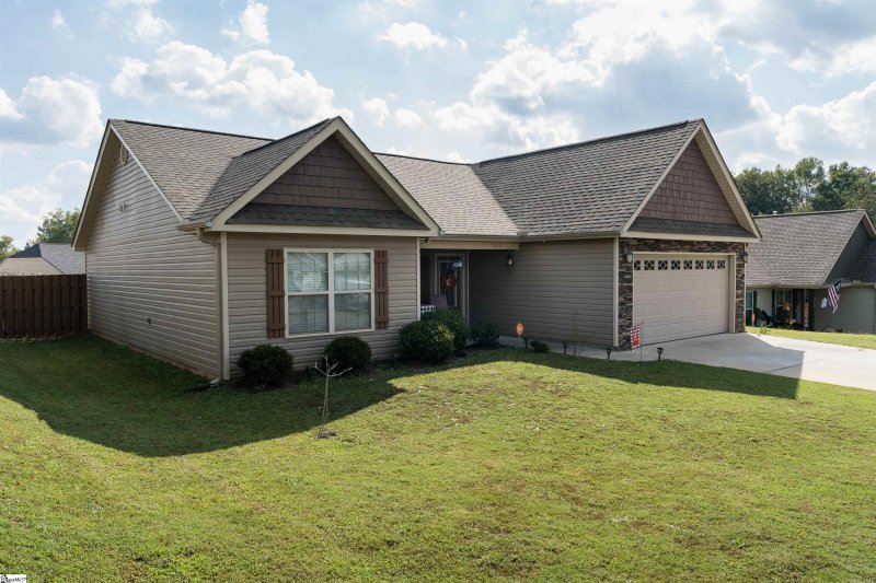 Property image 2 at 621 Renita Drive, Boiling Springs, SC 29316