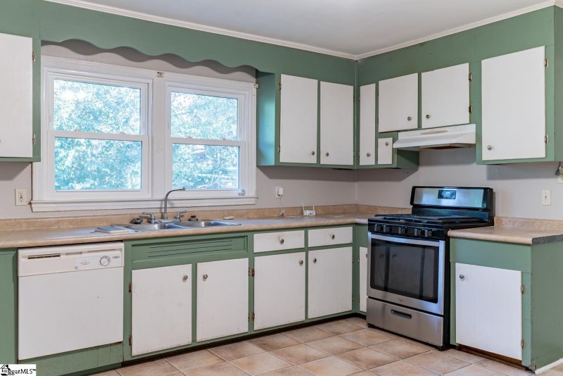 Property image 4 at 10 Pinefield Drive, Greenville, SC 29605