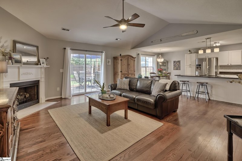 Property image 3 at 513 Summitbluff Drive, Greenville, SC 29617