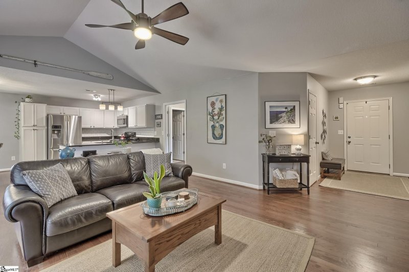 Property image 4 at 513 Summitbluff Drive, Greenville, SC 29617