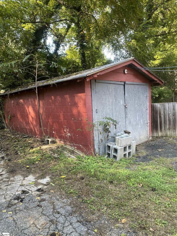 Property image 3 at 301 Piedmont Park Road, Greenville, SC 29609
