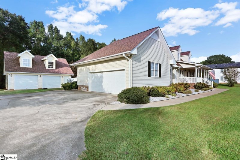 Property image 2 at 206 Mountain Crest Drive, Taylors, SC 29687