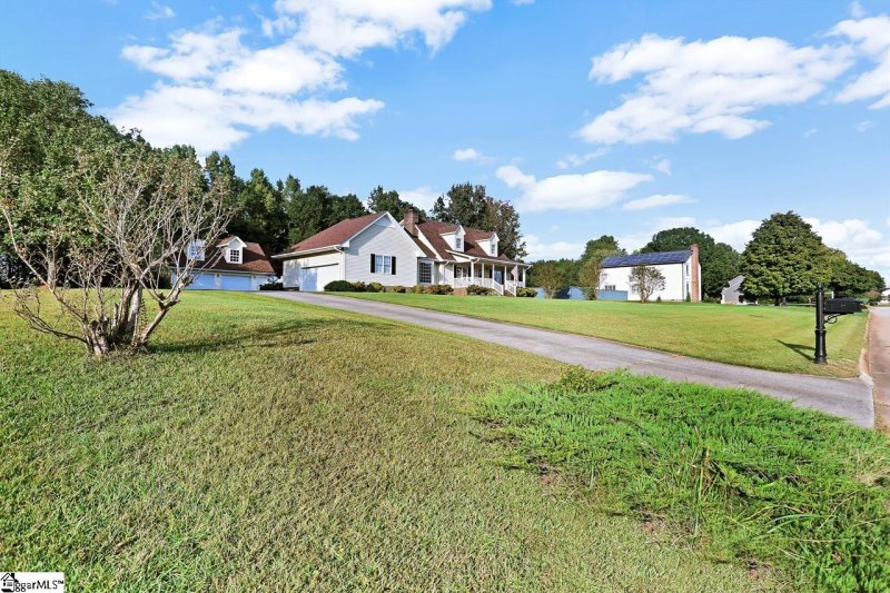 Property image 5 at 206 Mountain Crest Drive, Taylors, SC 29687