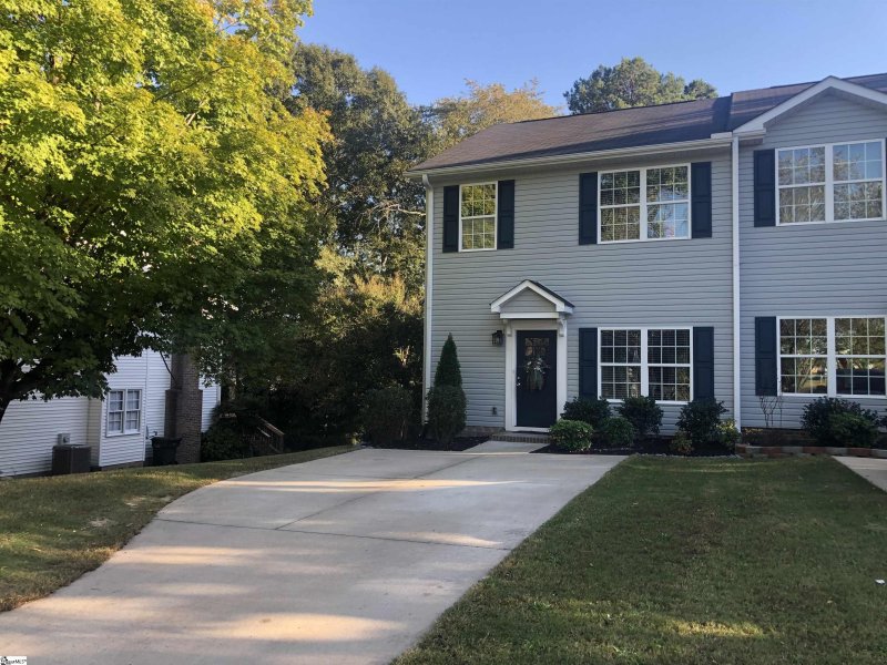 Property image 2 at 102 Village Court, Greer, SC 29651