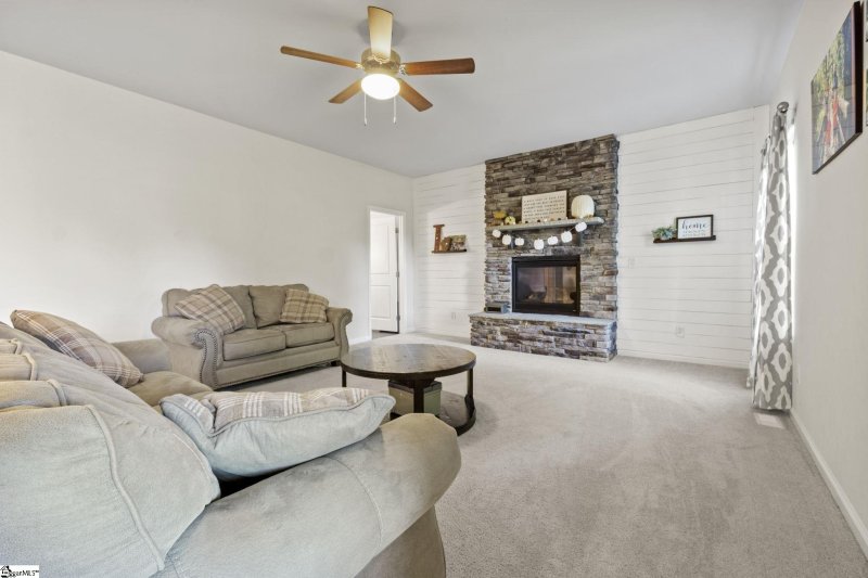 Property image 3 at 4 Fawn Hill Drive, Simpsonville, SC 29681