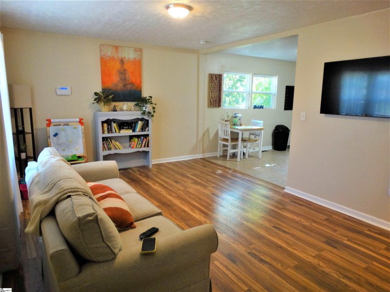 Property image 3 at 6 Idlewild Avenue, Greenville, SC 29605