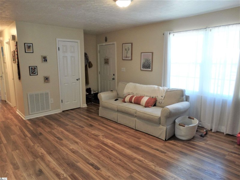 Property image 4 at 6 Idlewild Avenue, Greenville, SC 29605