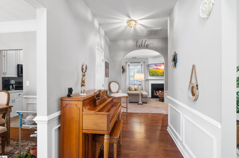 Property image 3 at 211 Sandy Lane, Greenville, SC 29605