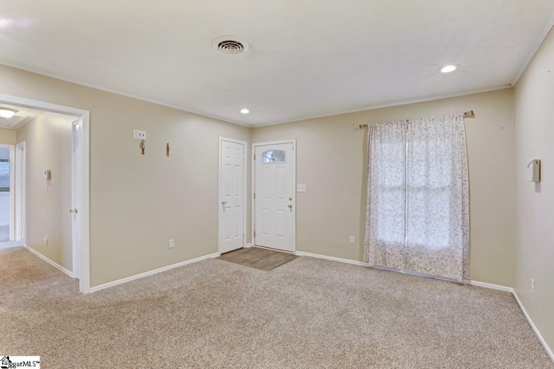 Property image 3 at 34 Charterhouse Avenue, Piedmont, SC 29673