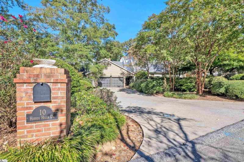 Property image 3 at 10 Hidden Hills Drive, Greenville, SC 29605