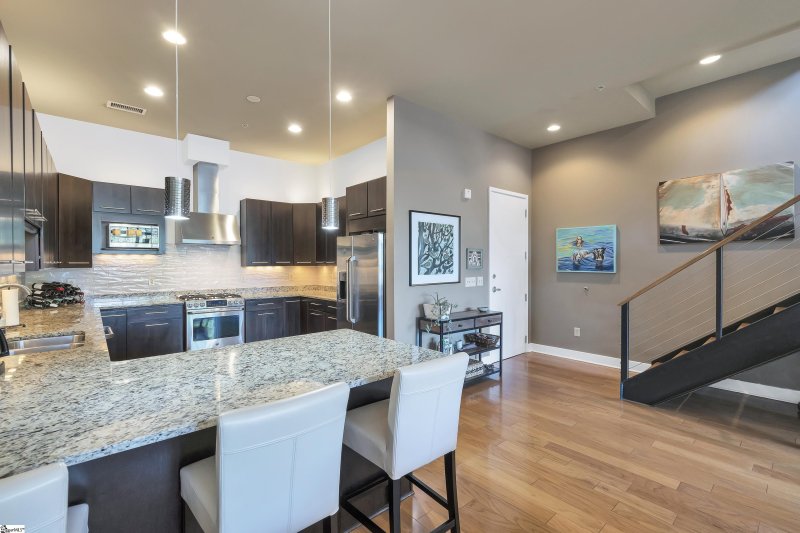 Property image 3 at 400 E McBee Avenue, Greenville, SC 29601