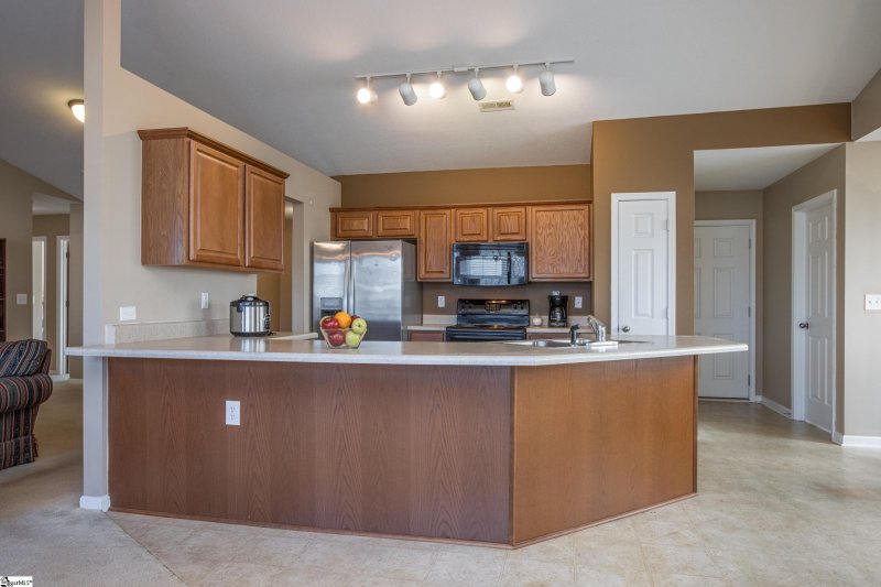 Property image 2 at 537 CHASTINE Drive, Spartanburg, SC 29301