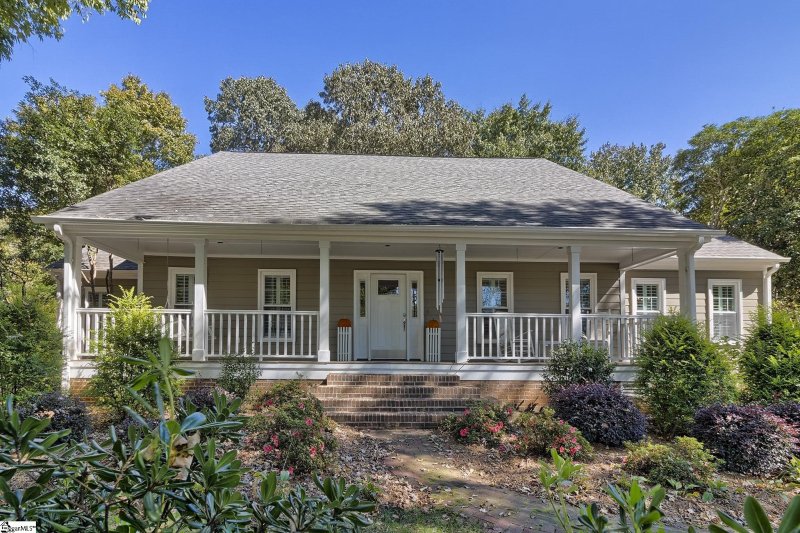 211 Governor's Square