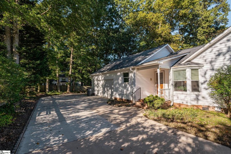 Property image 3 at 110 W Hackney Road, Greer, SC 29650